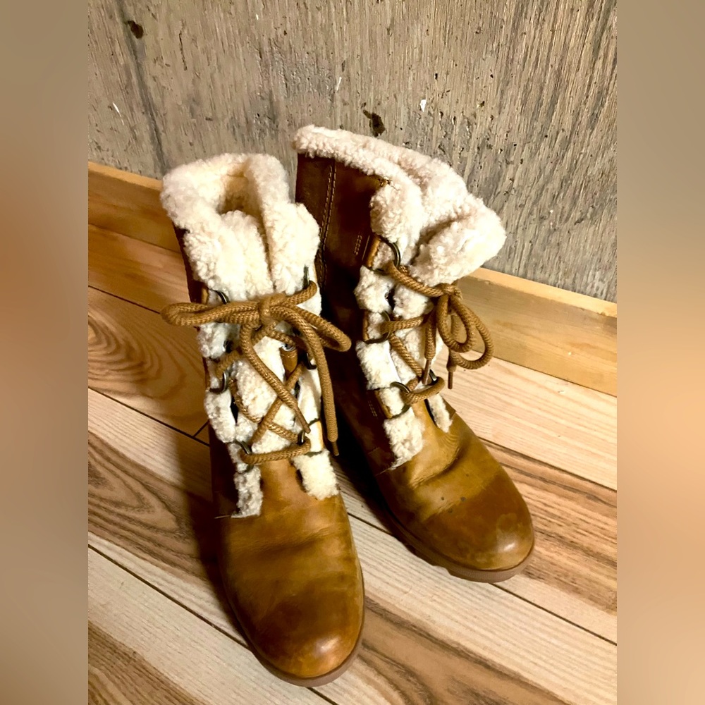 Sorel wedge boots with fleece